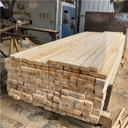 良美建材 建筑方木加工厂家定制辐射松木方优质木材免熏蒸